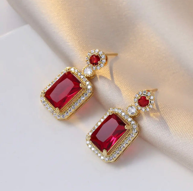 KIT CORDÃO + ANEL + PAR DE BRINCOS FEMININO- BANHADO A OURO 18K