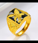 ANEL ÁGUIA AJUSTÁVEL FUNDO PRETO -BANHADO A OURO 18K