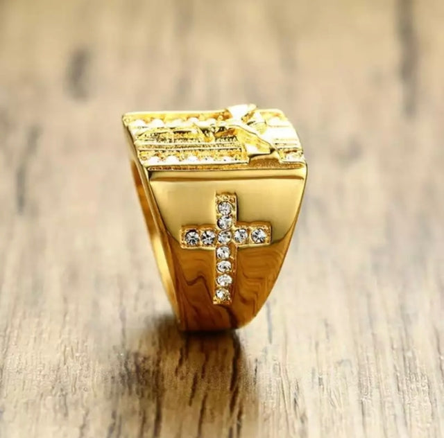 ANEL JESUS CRISTO CRAVEJADO - BANHADO A OURO 18K.