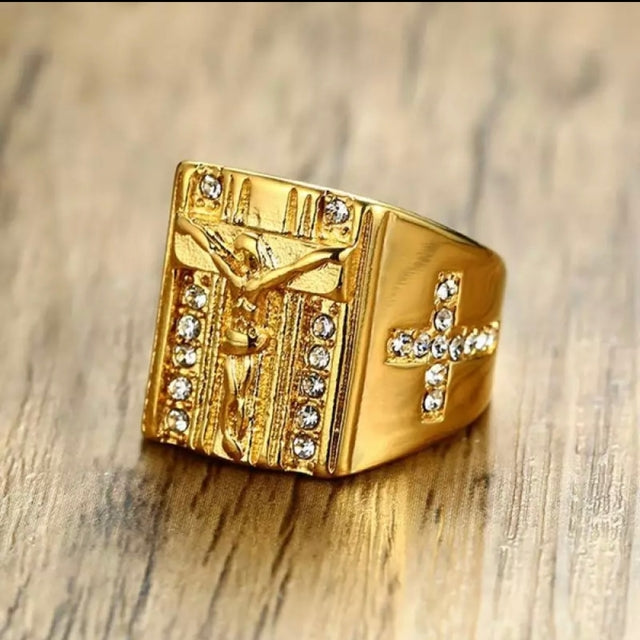 ANEL JESUS CRISTO CRAVEJADO - BANHADO A OURO 18K.