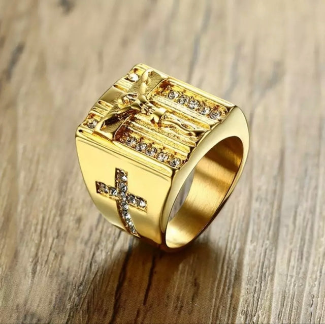 ANEL JESUS CRISTO CRAVEJADO - BANHADO A OURO 18K.