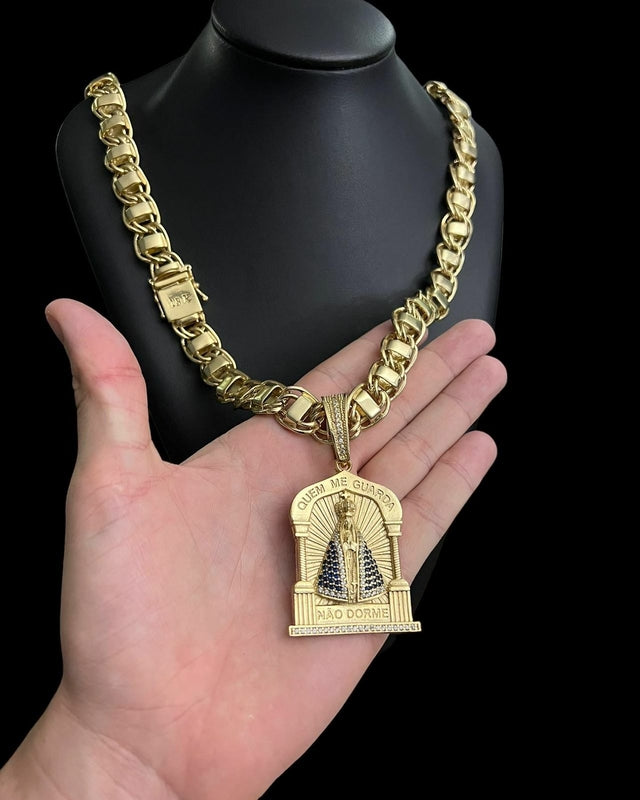 CORDÃO DUBAI 15MM + PINGENTE NOSSA SENHORA QUEM ME GUARDA NÃO DORME - BANHADO A OURO 18K