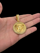 PINGENTE MEDUSA G- BANHADO A OURO 18K