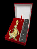 Pingente Jacaré 3d Com Pedras Verdes Banhado A Ouro 18k