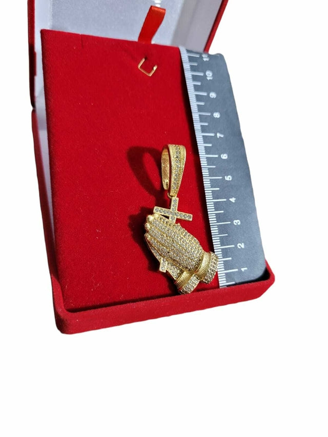 Pingente Mão na Cruz - Banhado a Ouro 18k