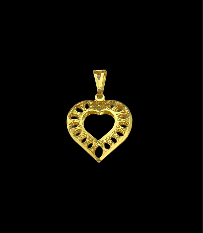 PINGENTE CORAÇÃO FOLHAS VAZADO -BANHADO A OURO 18K