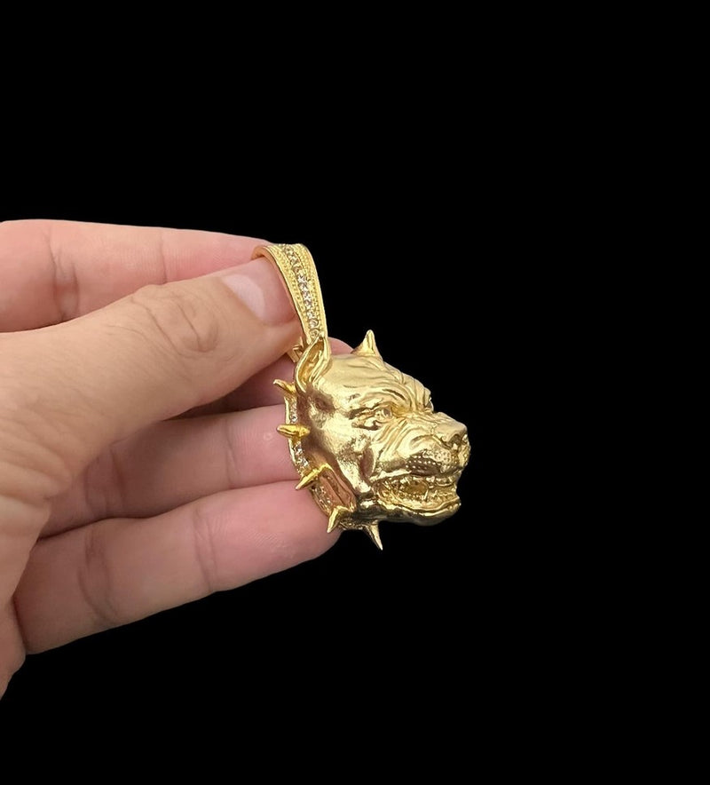 PINGENTE G PITBULL POZE - BANHADO A OURO 18K