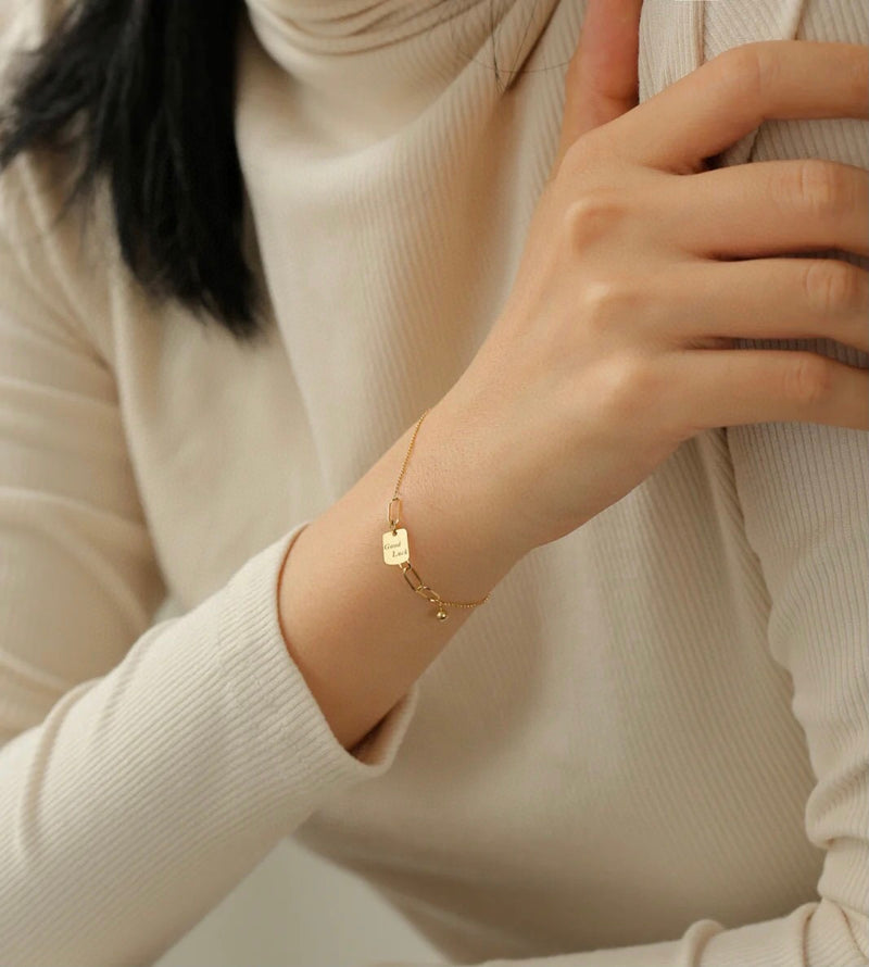 Colar Maciço de Ouro Maciço  18K (750) corrente com design assimétrico elegante