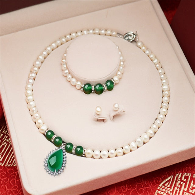 Danshui Pearl Women&#39;s Necklace Inlaid with Jade Pulp Agate Clavicle Chain Mother&#39;s Day Three Piece Set of Luxury Birthday Gifts
