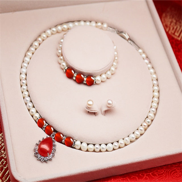 Danshui Pearl Women&#39;s Necklace Inlaid with Jade Pulp Agate Clavicle Chain Mother&#39;s Day Three Piece Set of Luxury Birthday Gifts