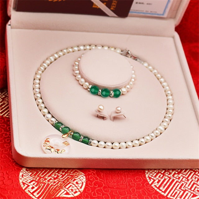 Danshui Pearl Women&#39;s Necklace Inlaid with Jade Pulp Agate Clavicle Chain Mother&#39;s Day Three Piece Set of Luxury Birthday Gifts